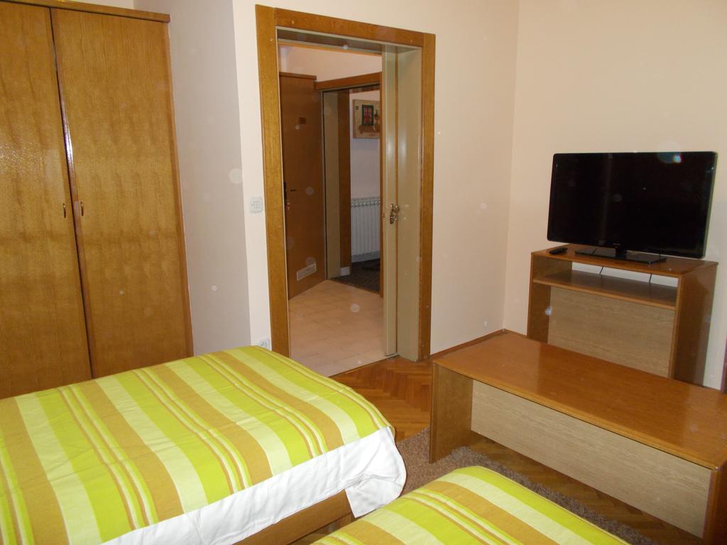 Studio Apartments "Chess Club Bosna" ซาราเยโว ภายนอก รูปภาพ