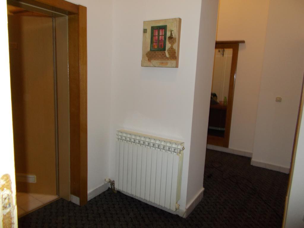 Studio Apartments "Chess Club Bosna" ซาราเยโว ภายนอก รูปภาพ