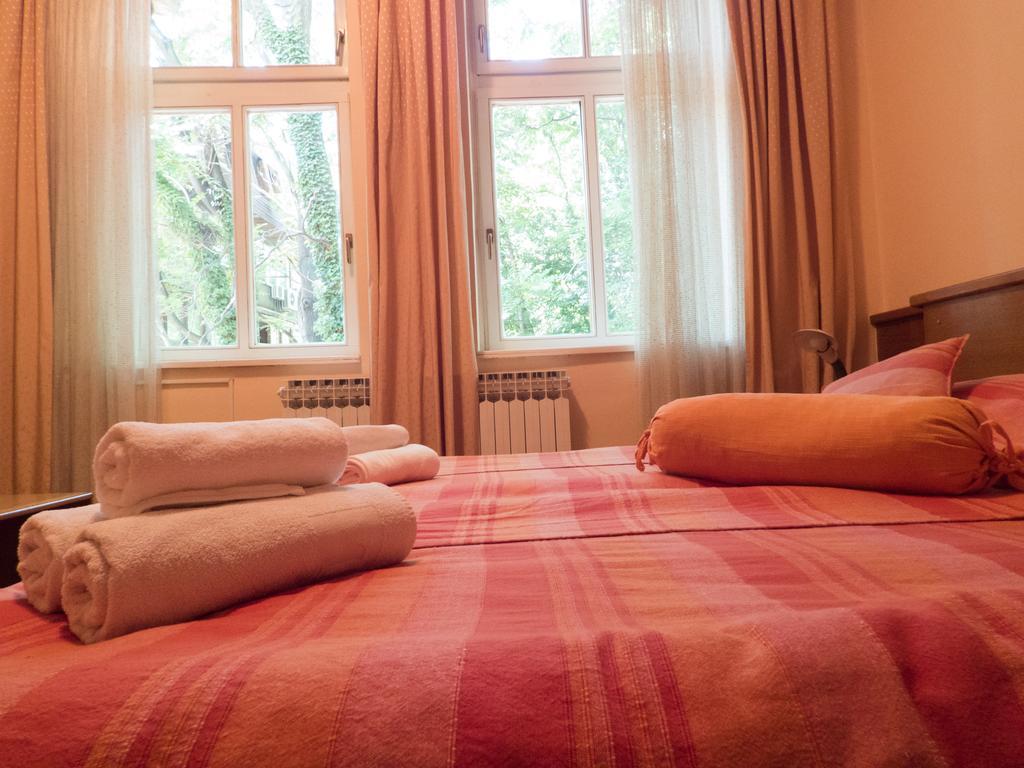 Studio Apartments "Chess Club Bosna" ซาราเยโว ภายนอก รูปภาพ