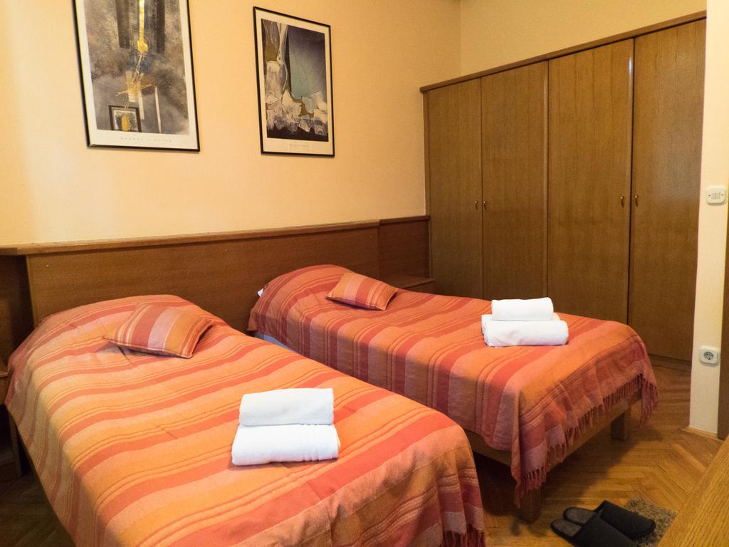 Studio Apartments "Chess Club Bosna" ซาราเยโว ภายนอก รูปภาพ