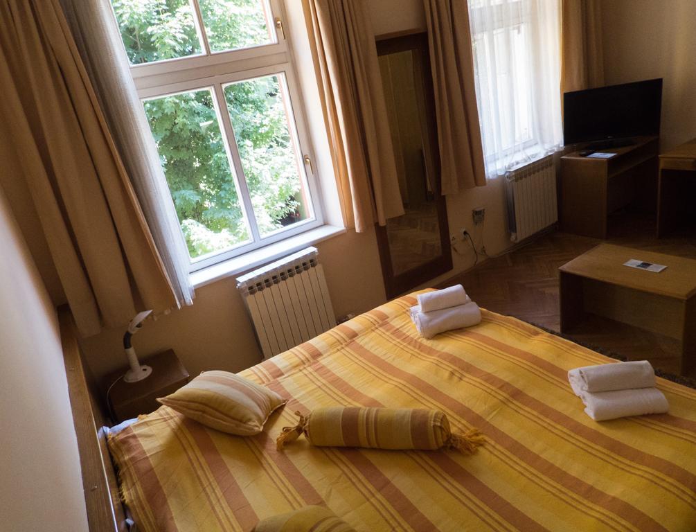 Studio Apartments "Chess Club Bosna" ซาราเยโว ภายนอก รูปภาพ