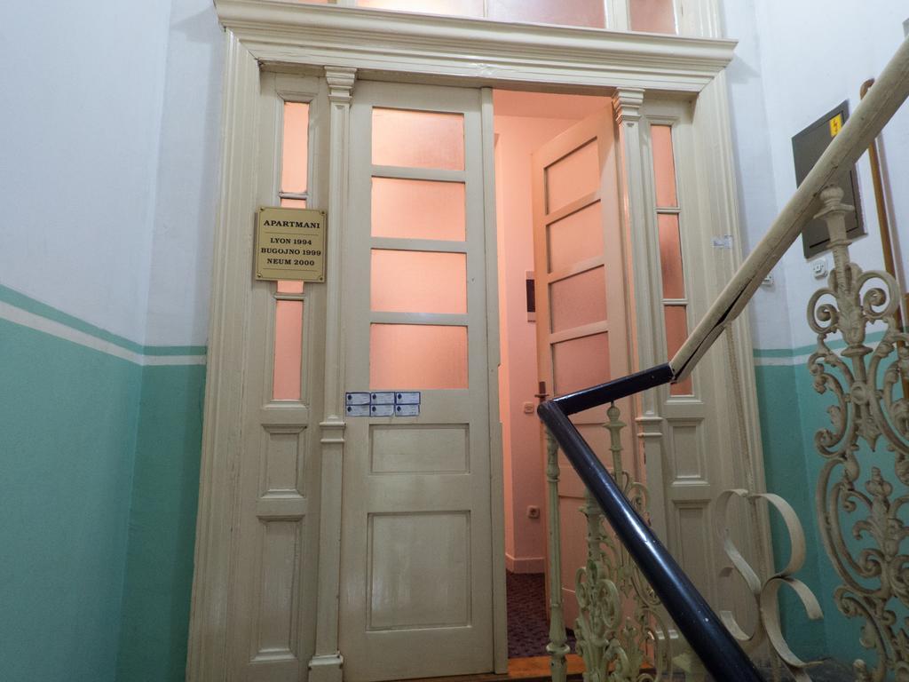 Studio Apartments "Chess Club Bosna" ซาราเยโว ภายนอก รูปภาพ
