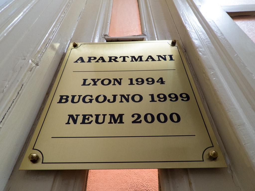 Studio Apartments "Chess Club Bosna" ซาราเยโว ภายนอก รูปภาพ